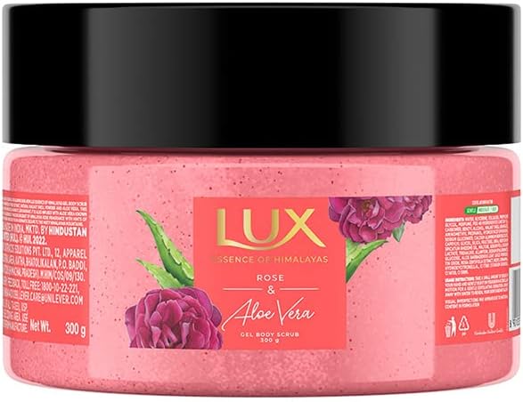 Pink rose & aloe vera body scrub jar with black screw-top lid, 300 g.