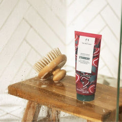 The Body Shop - Strawberry Shower Scrub 200ml