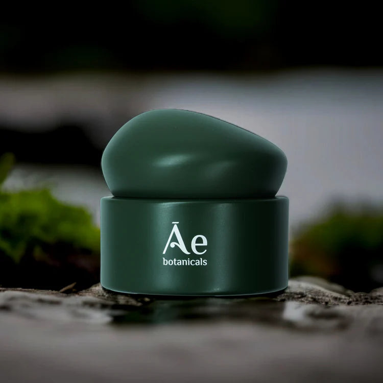 Refillable mixing jar, dark green with domed lid and Āe botanicals label