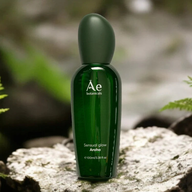 Āe Botanicals Sensual Glow oil bottle, green glass with silver cap