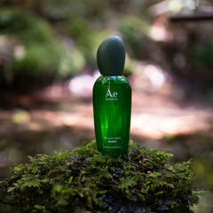 Āe Botanicals Sensual Glow oil bottle in green glass with dark green cap