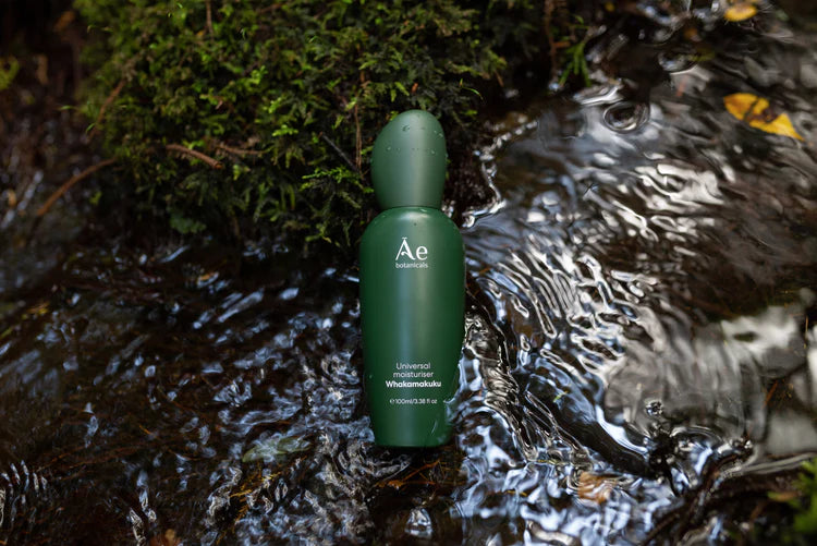 Ae Botanicals Universal Moisturiser 100ml green bottle with water droplets